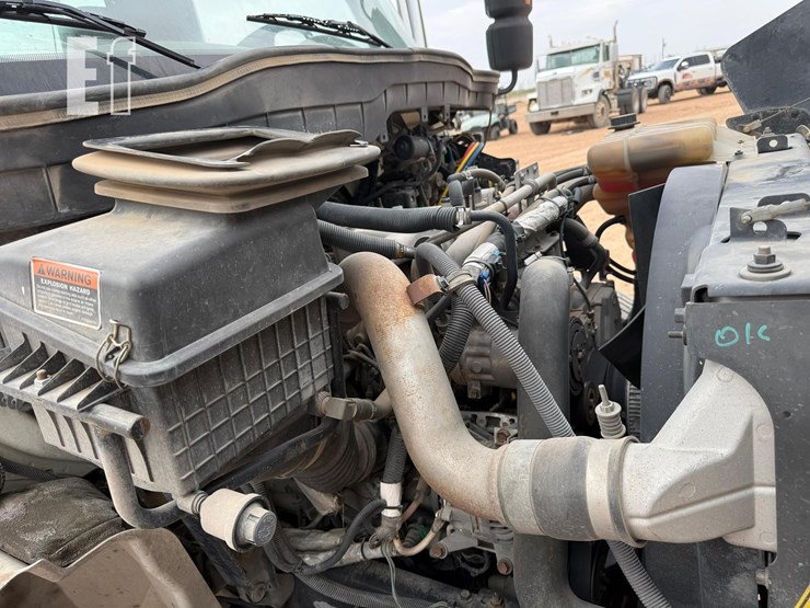 2016-international-durastar-4400-image-30