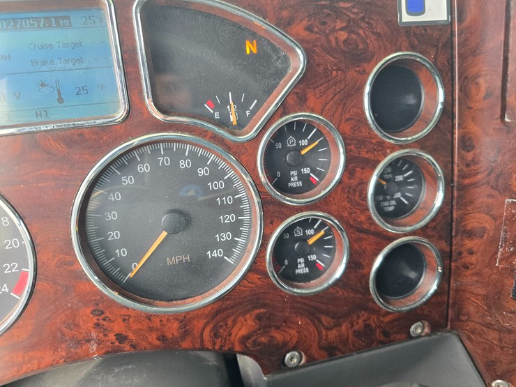 #22593-•-2016-mack-cxu613-pinnacle-sleeper-truck-image-50