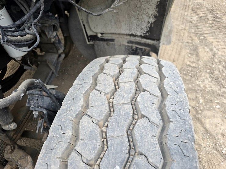 2017-peterbilt-348-image-27