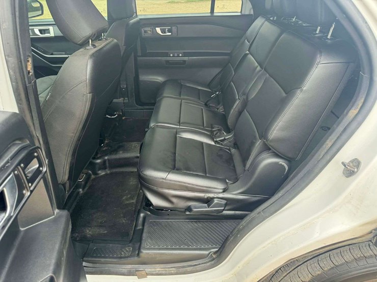 2021-ford-explorer-image-14