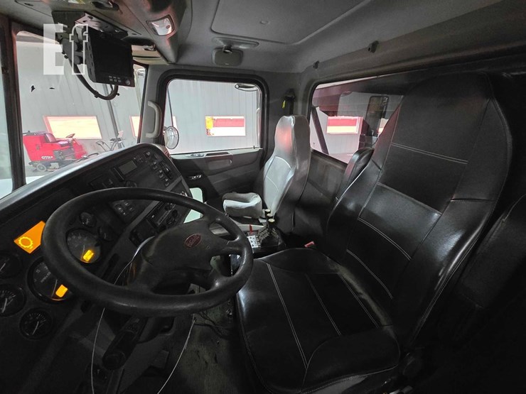 2017-peterbilt-367-image-9