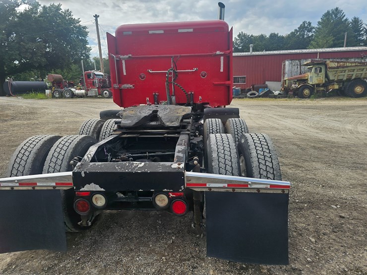 2012-peterbilt-384-image-31