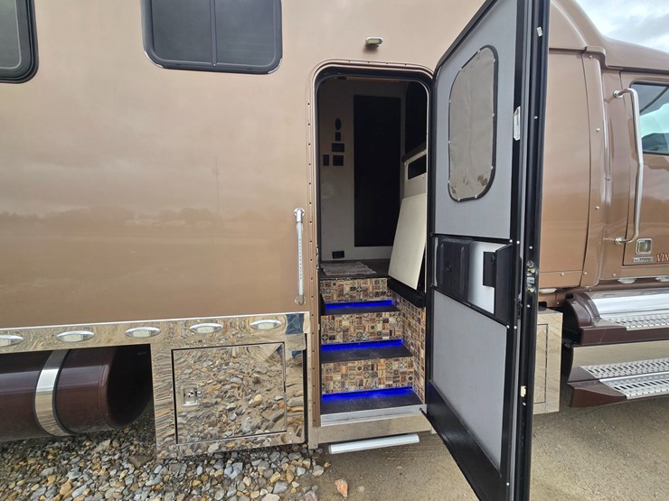 2017-western-star-5700xe-image-91