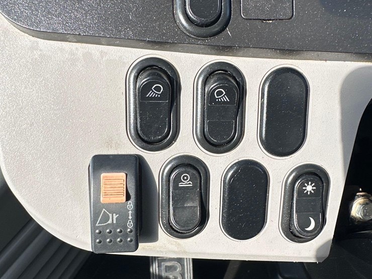 2018-komatsu-wa320-8-image-44