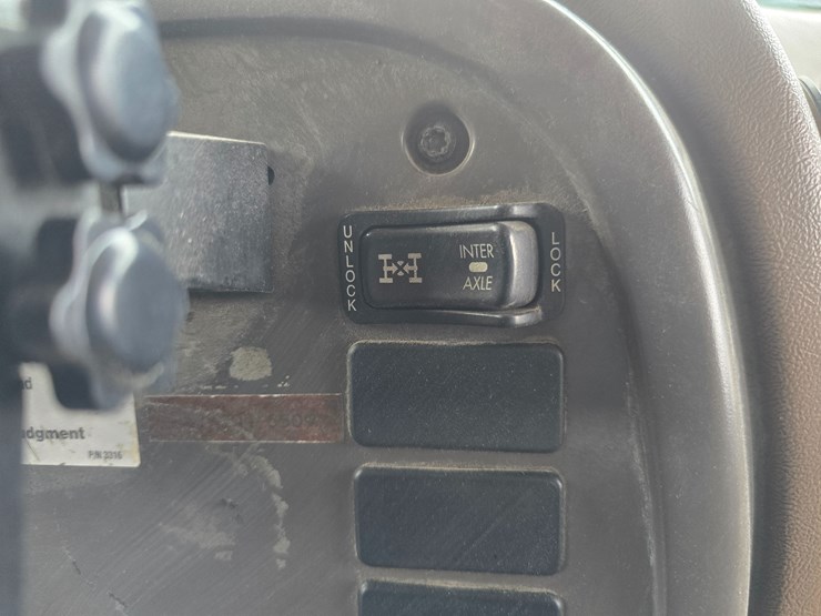 #22590-•-2007-mack-cv713-granite-roll-off-truck-image-53