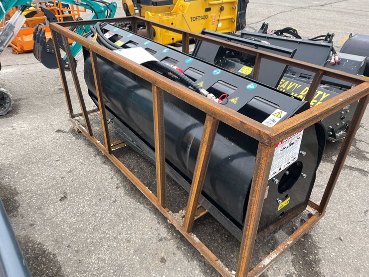 #7039-•-unused-agt-72"-hydraulic-vibratory-roller-(o10)-image-4