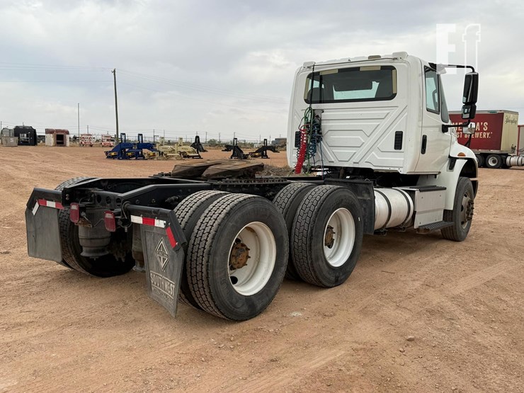 2016-international-durastar-4400-image-4