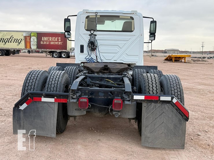 2018-international-durastar-4400-image-8