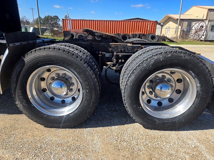 2005-peterbilt-379-image-81