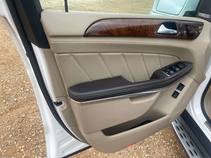 2014-mercedes-benz-gl450-image-9