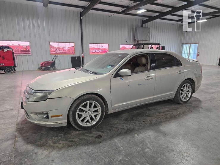 2010-ford-fusion-image-1