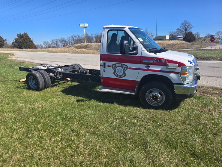 2016-ford-e450-image-14