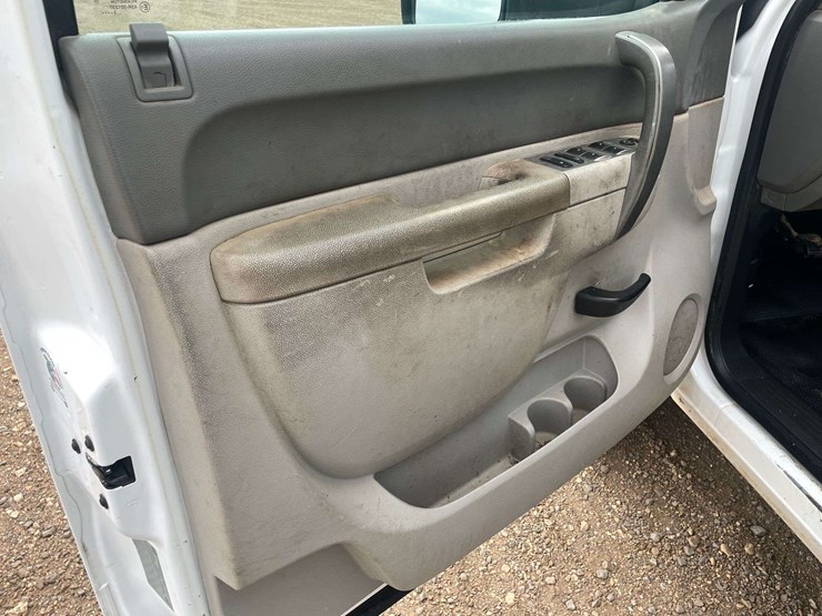 2014-chevrolet-silverado-2500-image-9