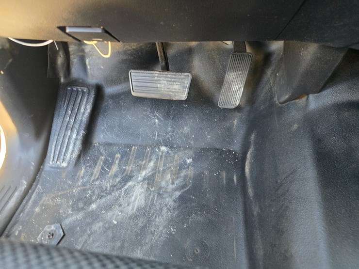 2015-chevrolet-silverado-3500-image-37