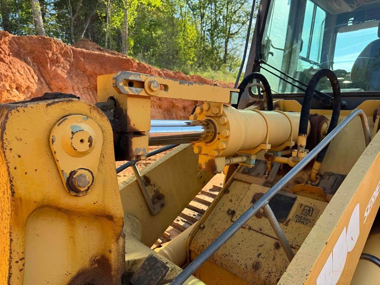 2005-deere-655c-image-10