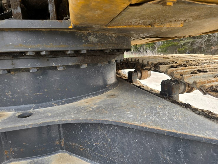 2013-deere-160g-lc-image-35