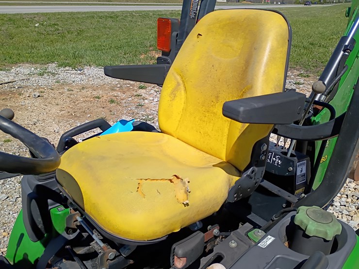 2013-john-deere-1025r-image-25