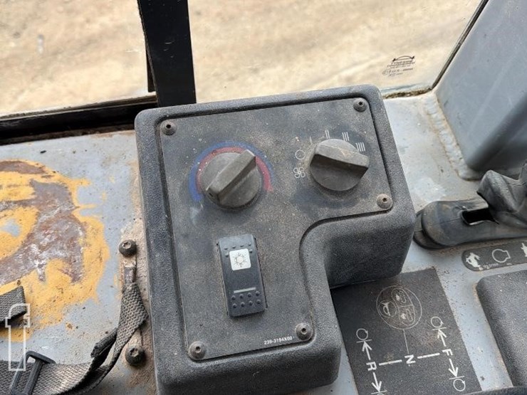 2005-caterpillar-d5g-lgp-image-12