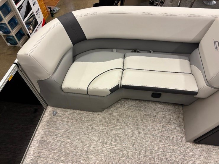 2025-g3-suncatcher-select-18c-pontoon-image-11