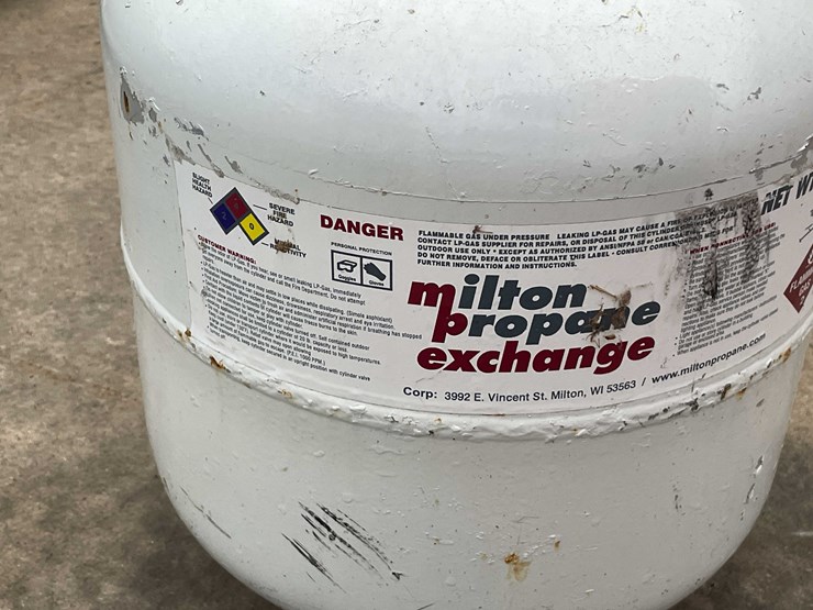 #7016-•-(2)-propane-tanks-(o3)-image-6