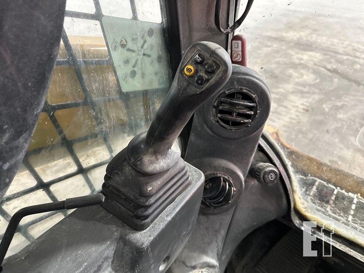 2023-caterpillar-259d3-image-17