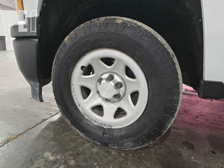 2015-chevrolet-silverado-1500-image-21