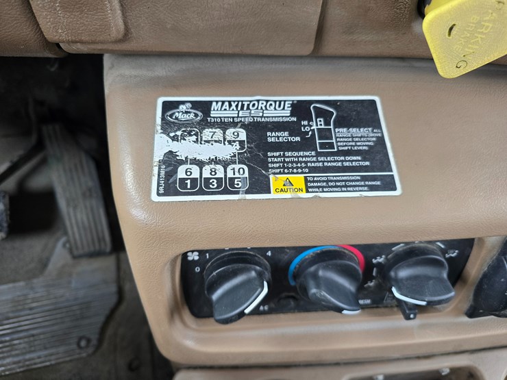 #22590-•-2007-mack-cv713-granite-roll-off-truck-image-50