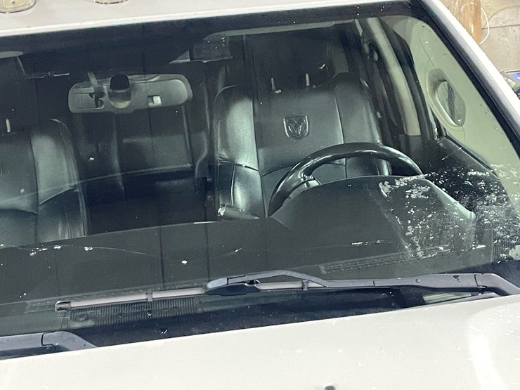 2012-dodge-3500-image-110