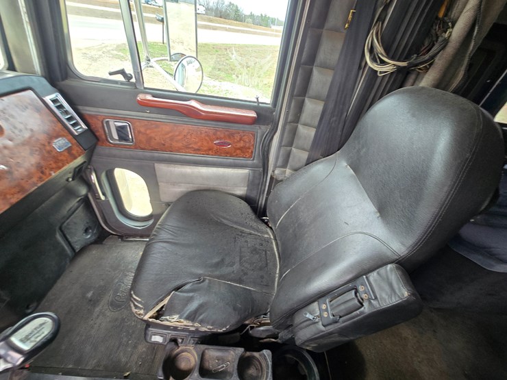 2000-peterbilt-379-image-55