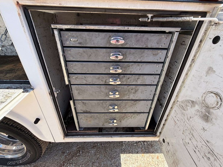 2015-ford-f350-image-21