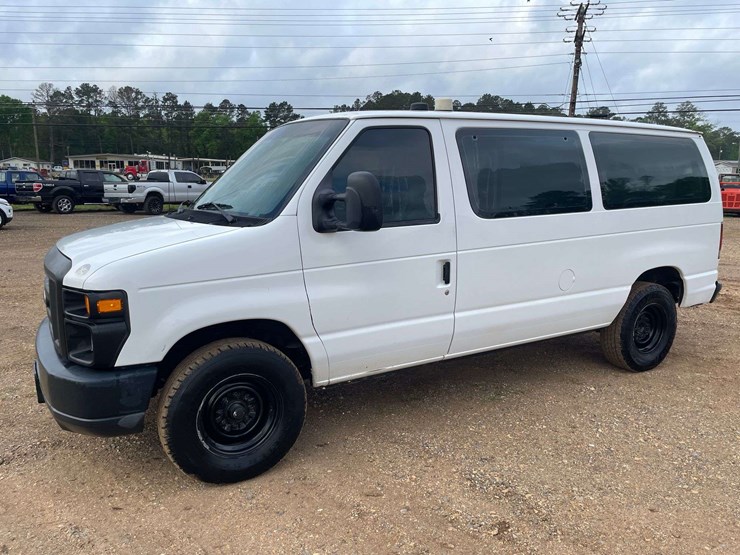 2011-ford-cargo-image-1