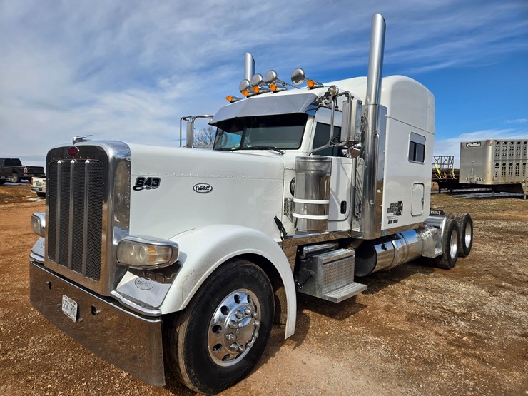 2014-peterbilt-389-image-2