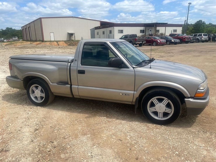 2000-chevrolet-s10-image-4