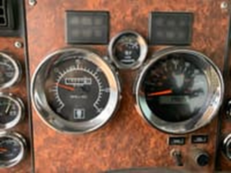 2005-kenworth-t800b-image-24