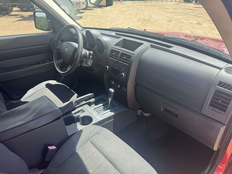 2011-dodge-nitro-image-13