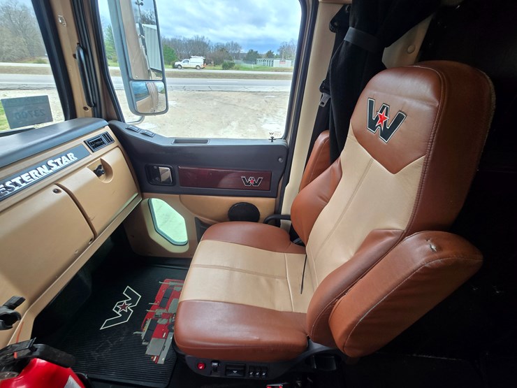 2017-western-star-5700xe-image-61