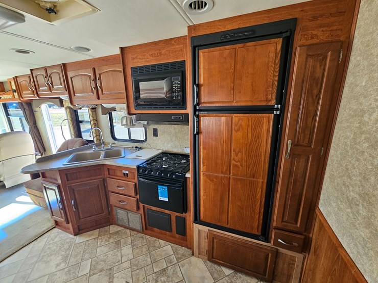 #22198-•-2007-georgie-boy-landau-motorhome-image-61