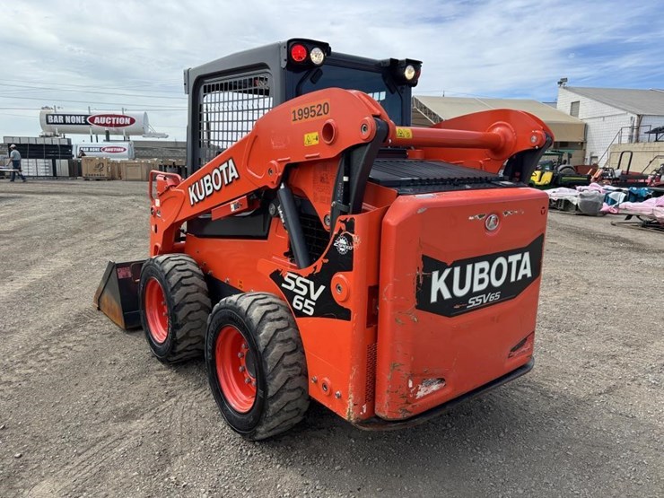 2018-kubota-ssv65-image-4