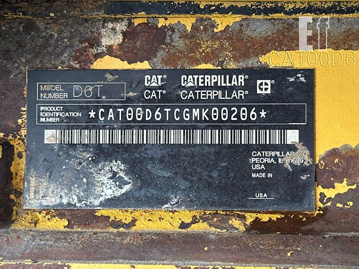 2011-caterpillar-d6t-image-43