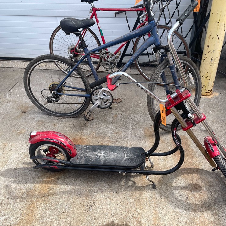 #7069 • Schwinn Scooter (O4)