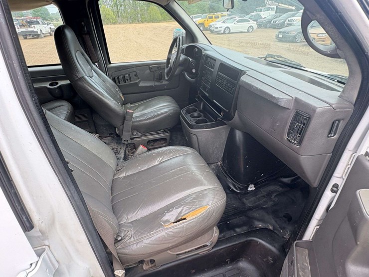 2005-chevrolet-express-3500-image-20