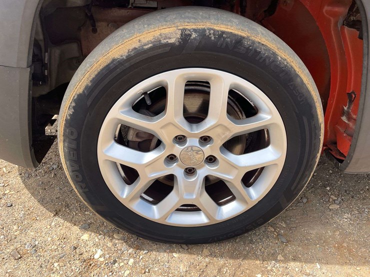 2015-jeep-renegade-image-19