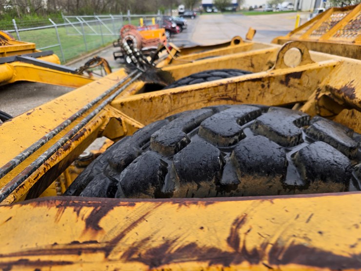 2006-deere-1812c-image-28