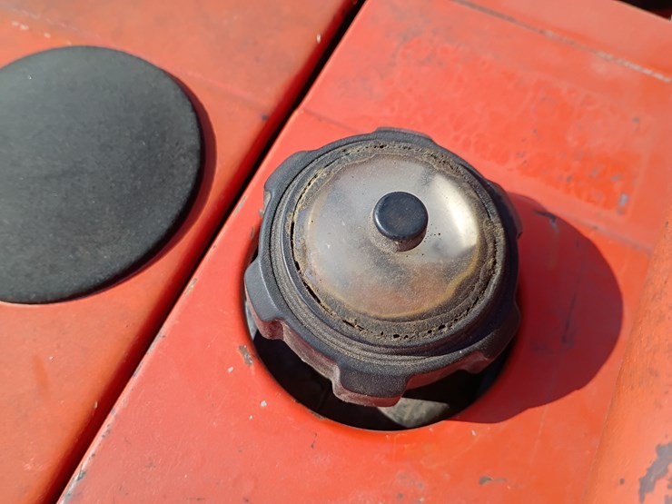 2001-kubota-l4300-image-24