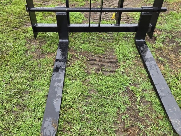 m&j-mfg.-adjustable-pallet-for-image-3