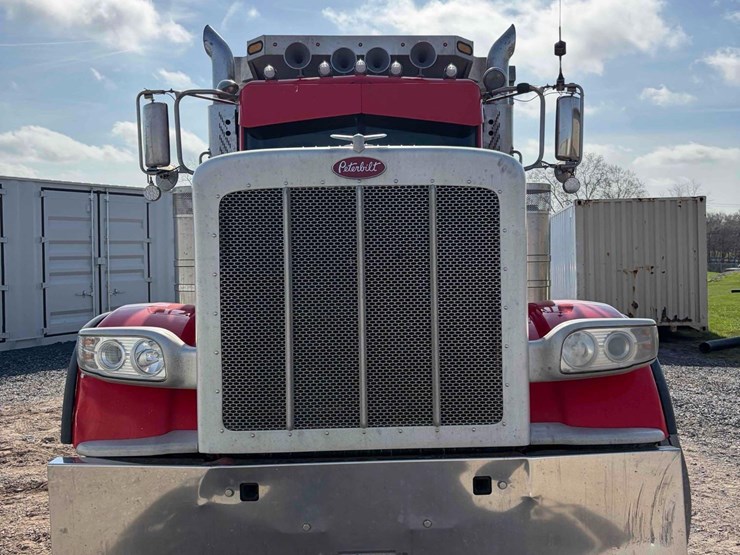 2017-peterbilt-389-image-2