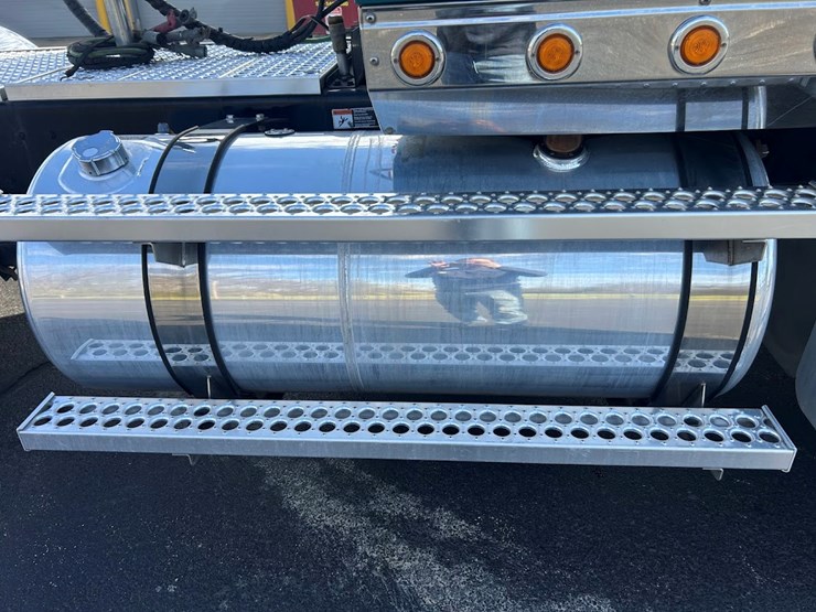 2022-western-star-4900-image-21