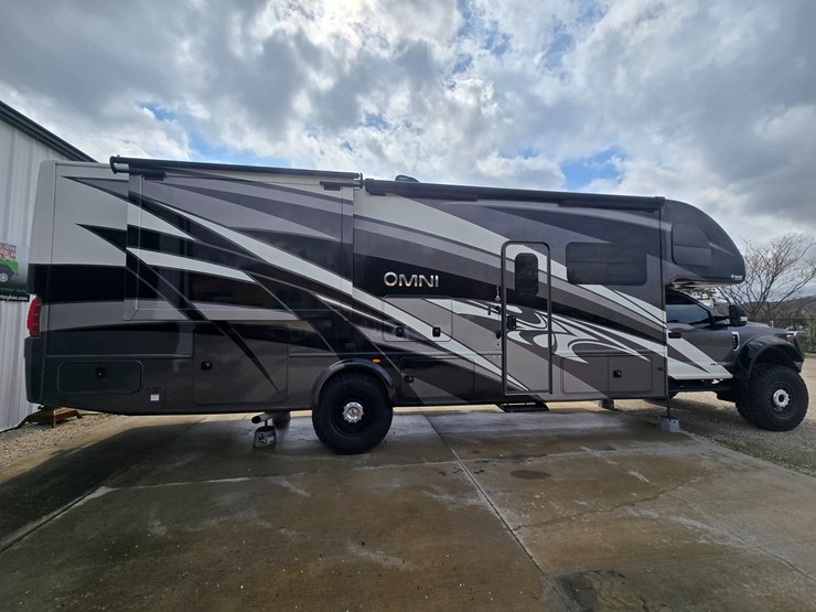 2020-ford-f550-image-15