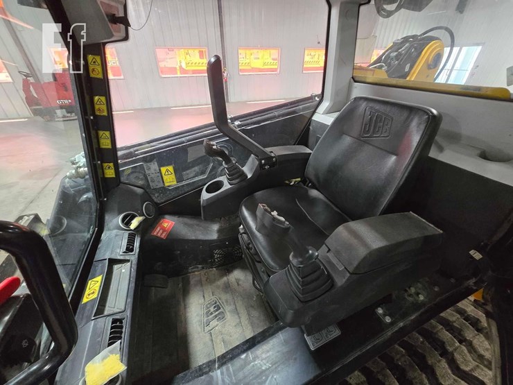 2021-jcb-3ts-8t-image-13