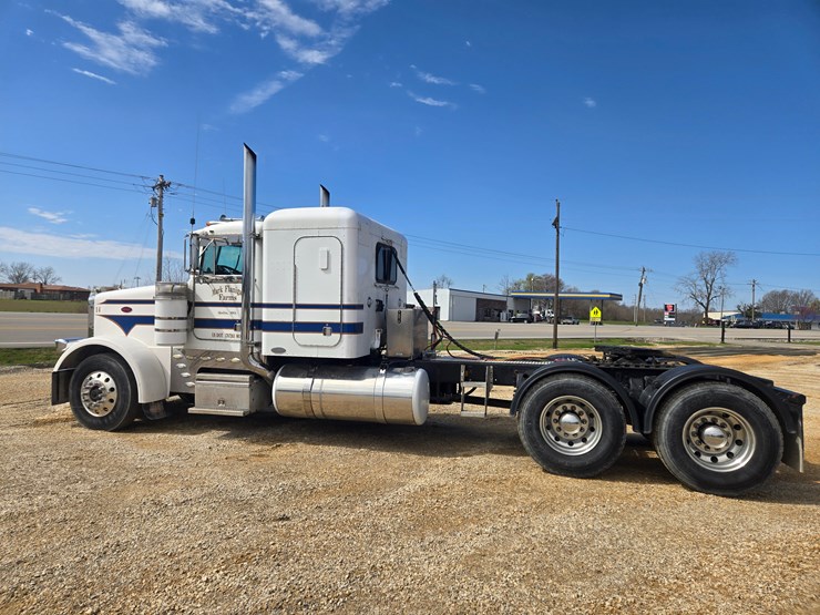 1996-peterbilt-377-image-10